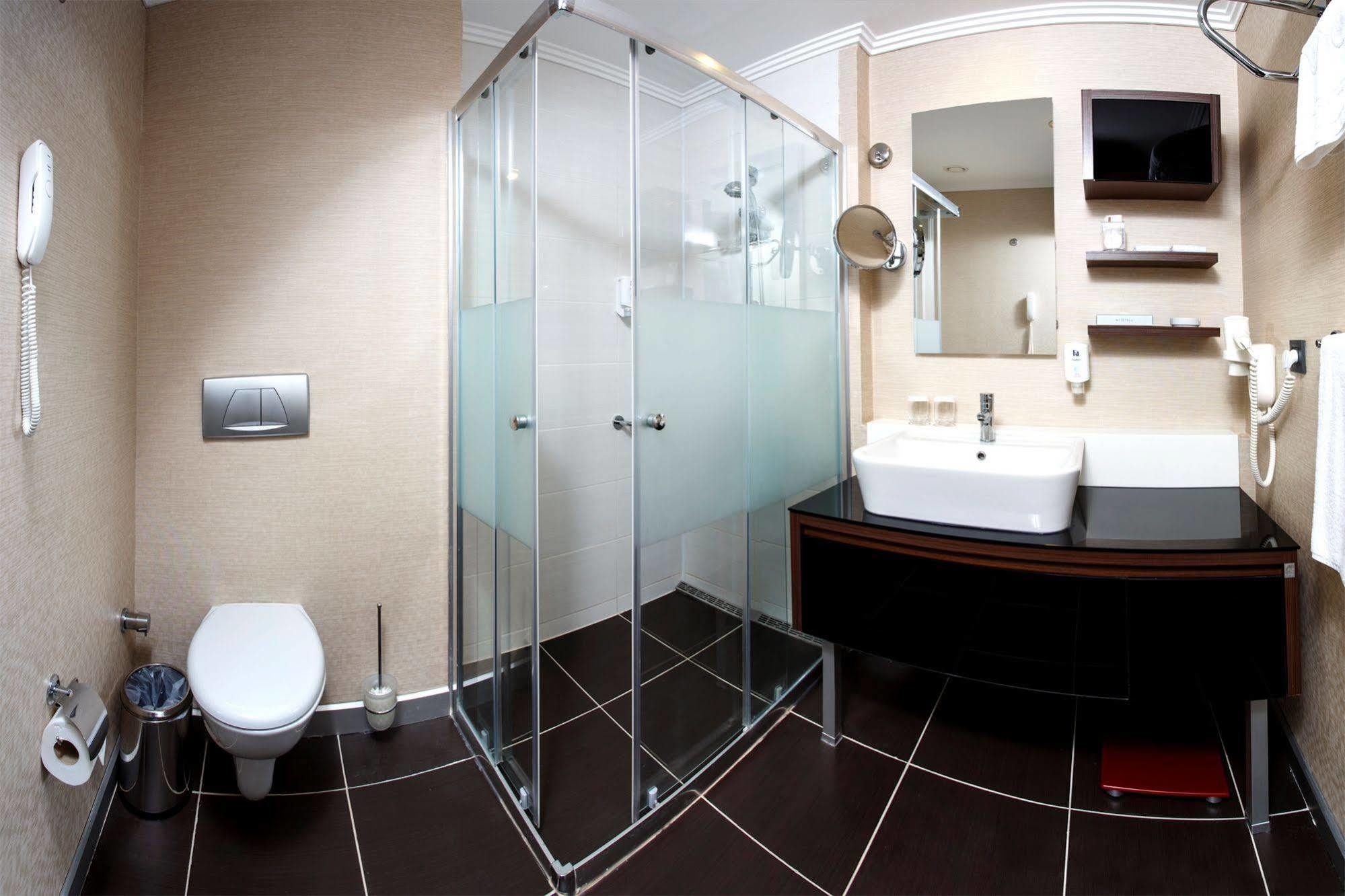Flora Suites Atasehir Истанбул Екстериор снимка