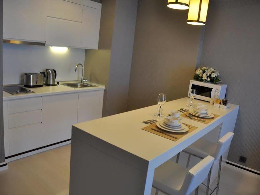 Flora Suites Atasehir Истанбул Екстериор снимка