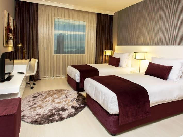 Flora Suites Atasehir Истанбул Екстериор снимка
