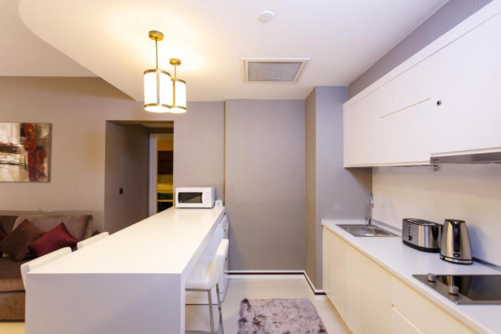 Flora Suites Atasehir Истанбул Екстериор снимка